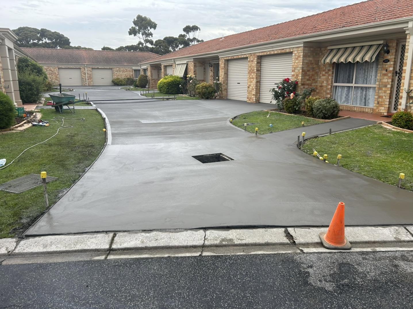 Exposed aggregate and coloured concrete driveway finish